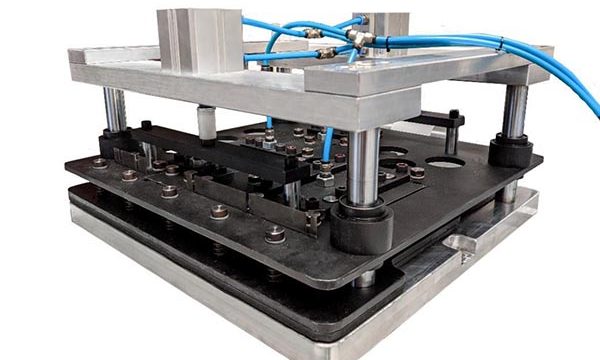 plastic apron punch mold