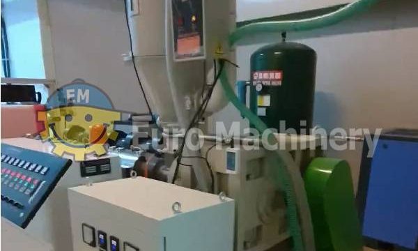 Melt blown fabric extrusion line