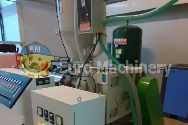 Melt blown fabric extrusion line