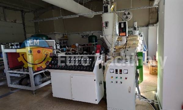 Melt blown extruder line