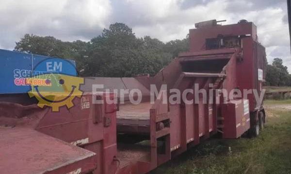Large industrial wood chipper in great working condition.