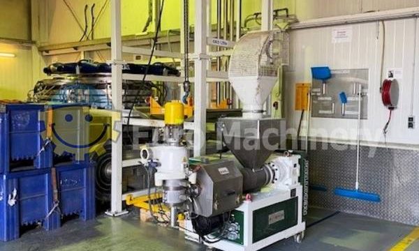 Plastic recycling pellet machine for edge trims.