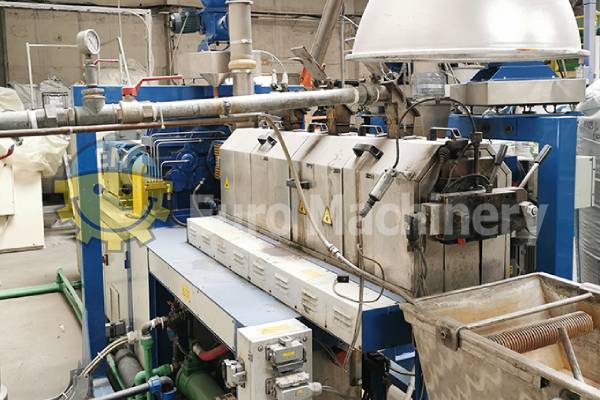 Twin screw extruder used for recycling with granules as the end product