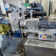 Screen changer of plastic pellet machine.