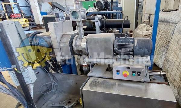 Screen changer of plastic pellet machine.