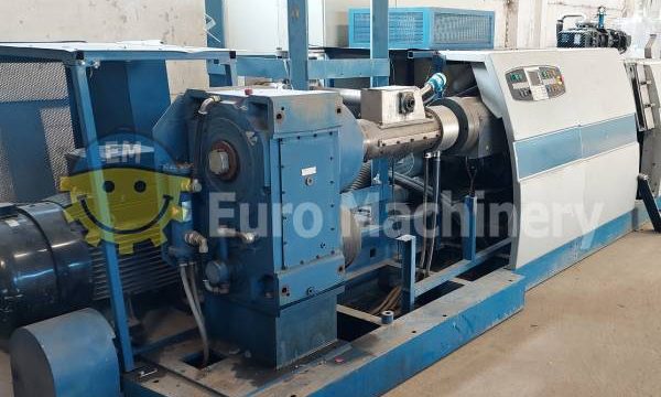 This plastic pellet making machine with double degassing.