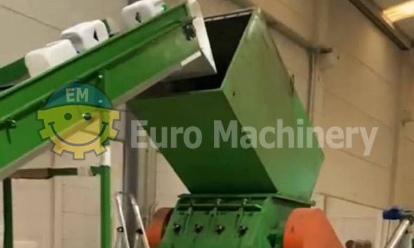 Plastic granulator machine is in great working condition with an output of 1500 kg/h.