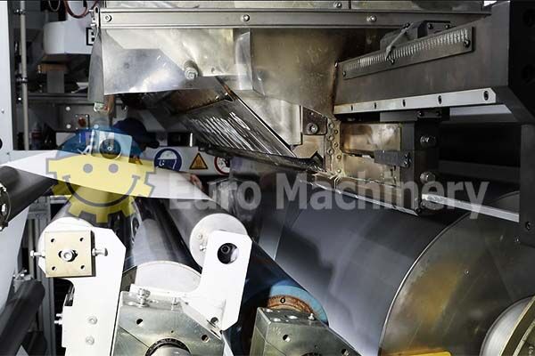 Co-extrusion line for coating and lamination