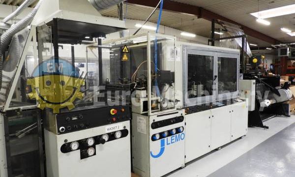 Machine can produce bread, hygiene and other types of bags.