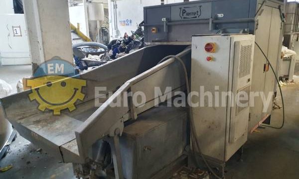 This recycling machine cuts soft materials such as fiber, textile, plastic films, non woven and other