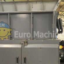 Single shaft shredder machine for plastic films.