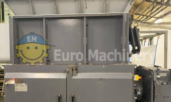 Single shaft shredder machine for plastic films.